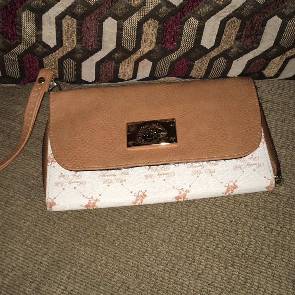 MAKE AN OFFER! Beverly Hills Wristlet Wallet